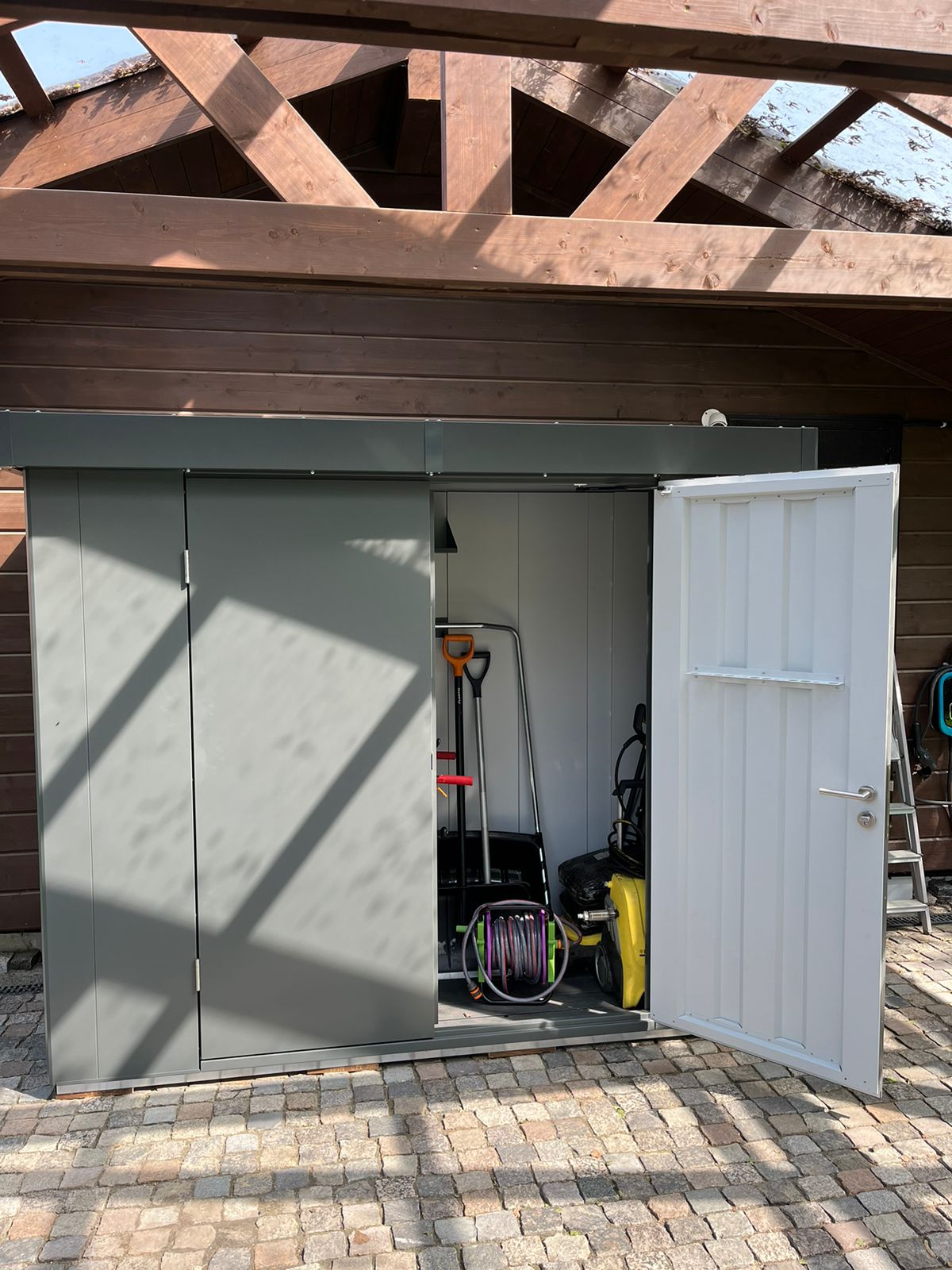 Садовая мебель на участке