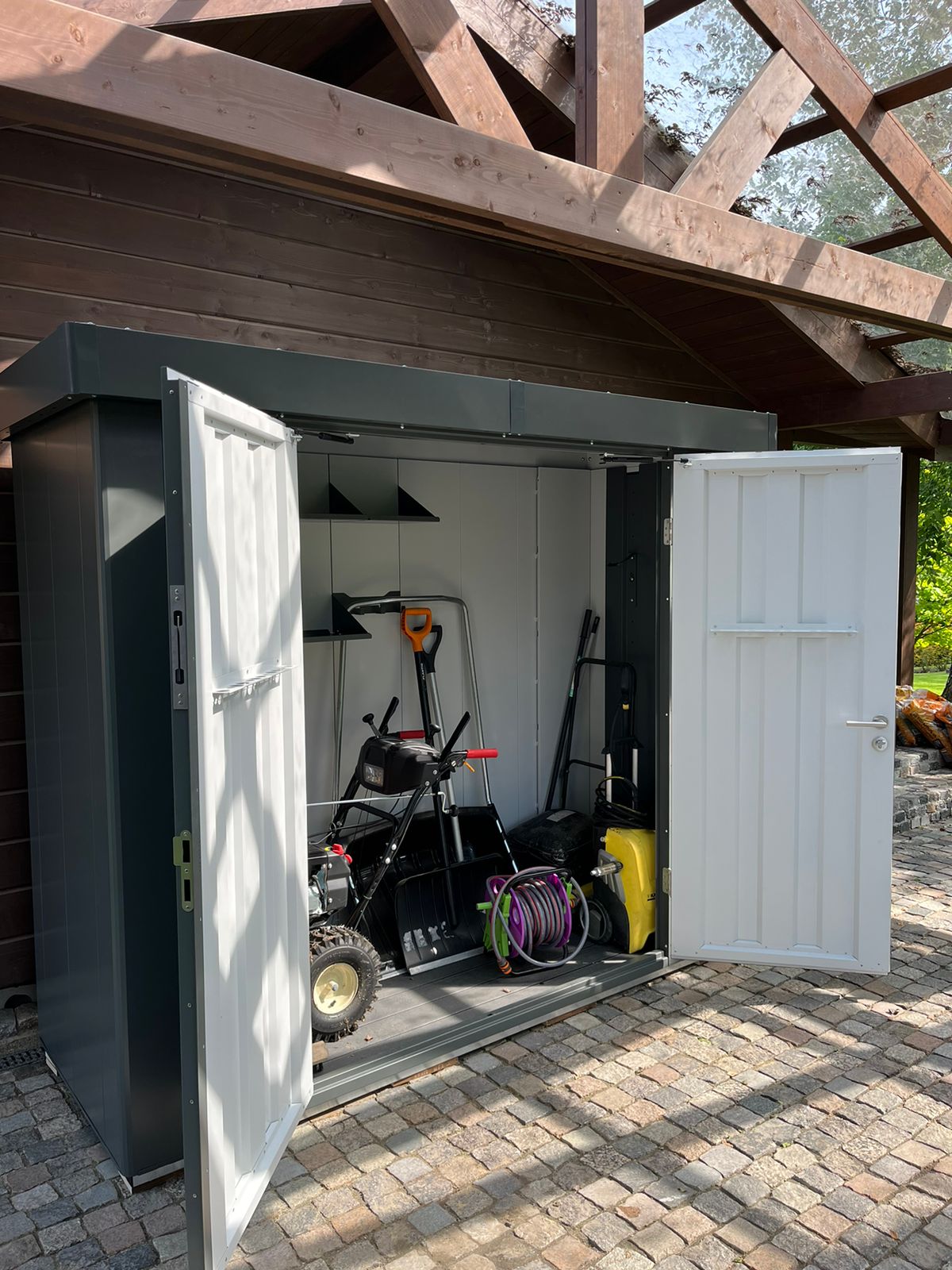 Садовая мебель на участке