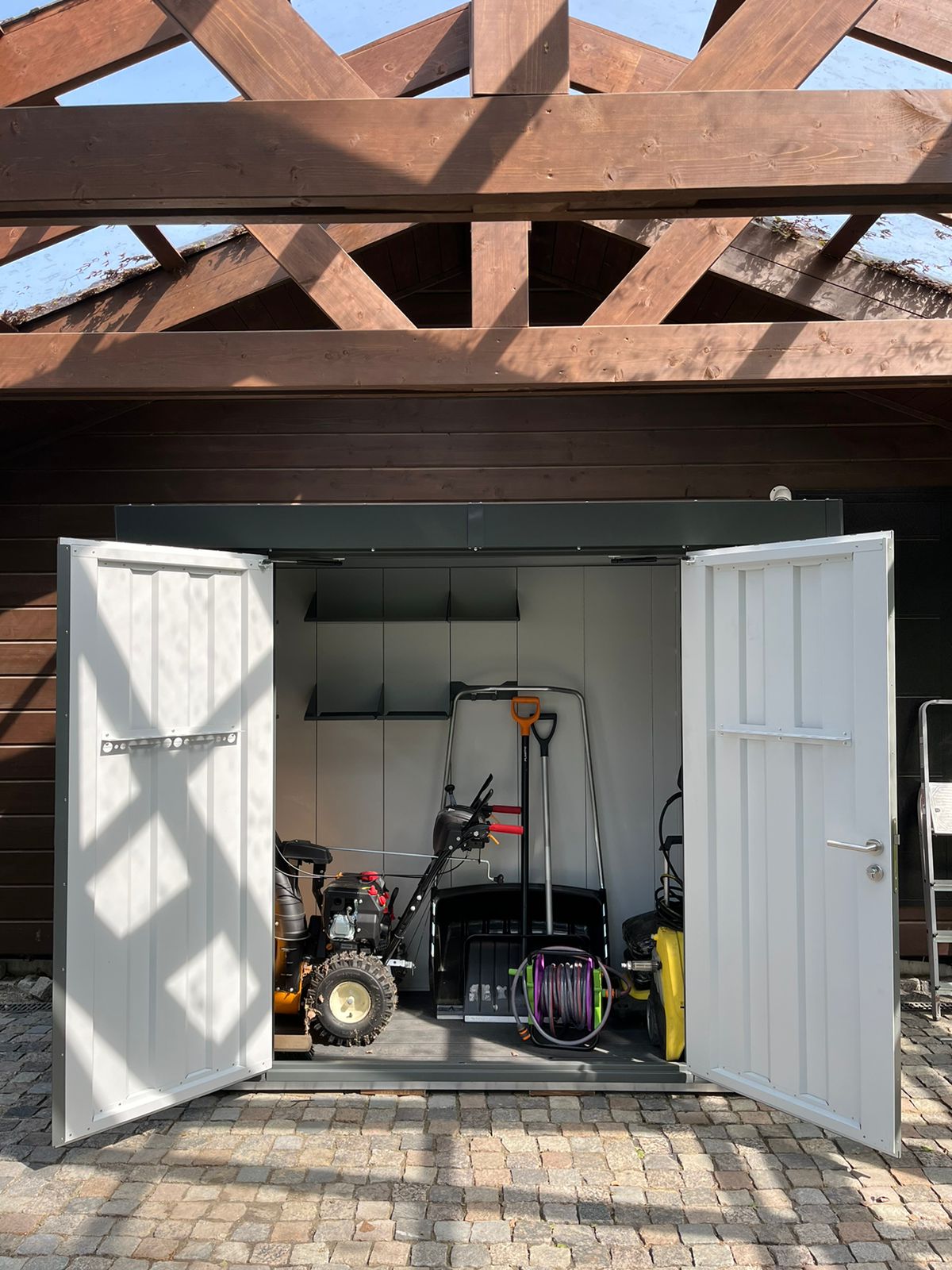 Садовая мебель на участке