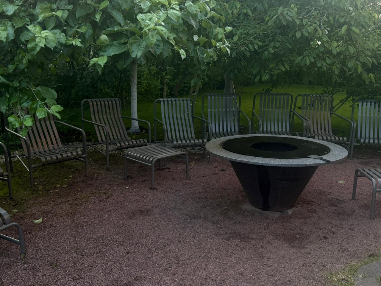 Садовая мебель на участке